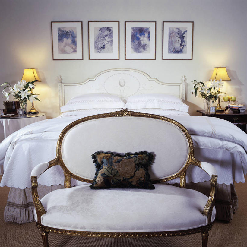 绘画,地毯,卧室,花瓶,对称,艺术,火柴,古典,文化,灯,白色,工艺品,枕头,奶油,品味,古董,双人沙发,宁静,涂料,美术,高雅,着色,美学