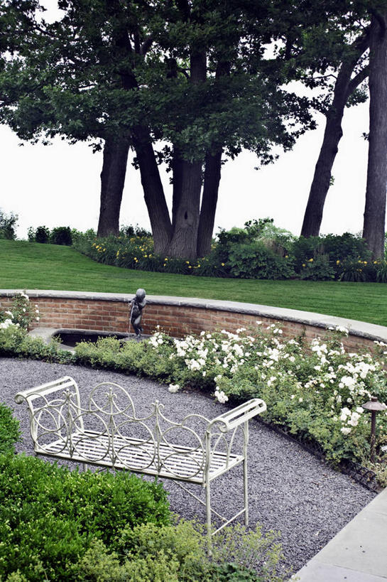 多云,喷泉,院子,砖墙,密歇根湖,黄杨木