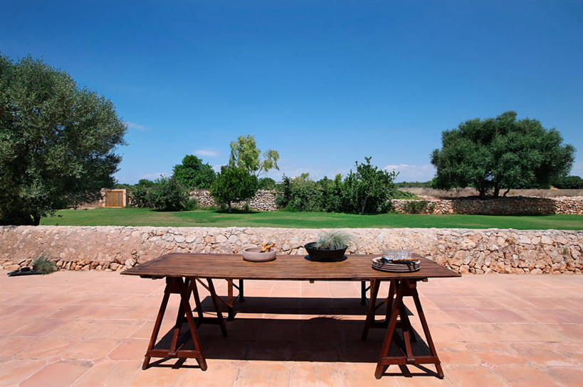 无人,横图,室外,白天,餐桌,家具,桌子,日光,西班牙,欧洲,木制,院子