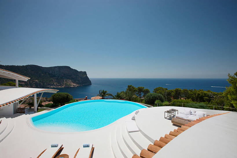 无人,游泳池,家,横图,室外,白天,水,日光,西班牙,欧洲,球袋,院子,干净,现代,蓝色,白色,休闲椅,当代