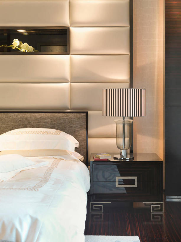 无人,家,竖图,室内,床,家具,卧室,建筑,上海,亚洲,光,干净,床上用品,现代,灯,枕头,建造,羽绒被,当代