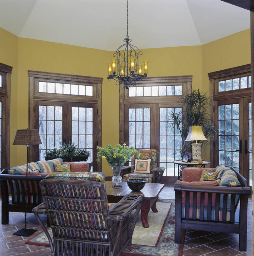 窗户,地板,沙发,日光,瓷砖,光,八边形,茶几,黄色,红色,灯具,落地灯,双人沙发,起居室,水晶吊灯