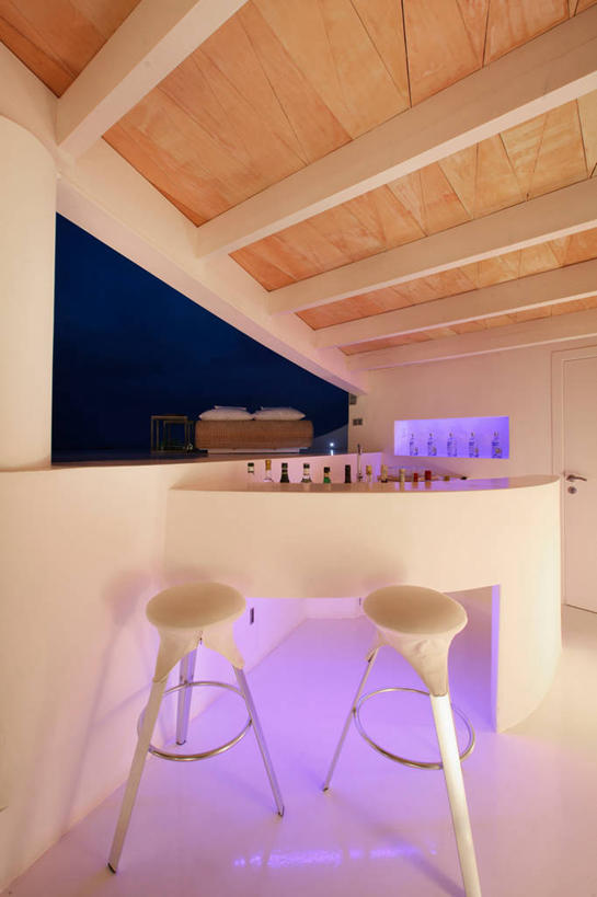 无人,网吧,家,酒吧,竖图,室内,夜晚,家具,建筑,西班牙,欧洲,干净,现代,紫色,白色,建造,照亮,当代