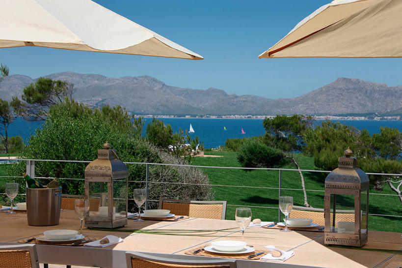 无人,横图,室外,白天,餐桌,家具,桌子,日光,西班牙,欧洲,院子