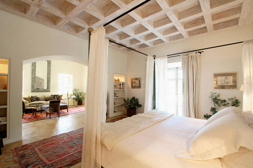 无人,家,横图,室内,白天,床,家具,卧室,建筑,日光,西班牙,欧洲,床上用品,白色,枕头,建造,羽绒被,四柱床