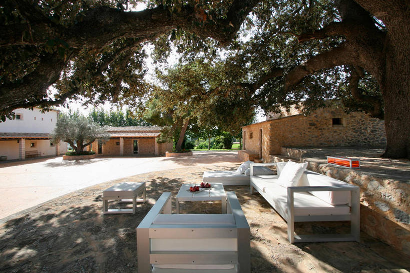 无人,横图,室外,白天,日光,西班牙,欧洲,院子,树荫,树,白色,软垫