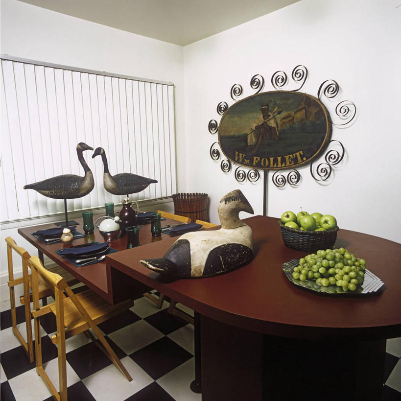 吃,地板,苹果,葡萄,水果,油画,鸟类,标志,地面,蓝色,绿色,盘子,百叶帘,古董,涂料,当代