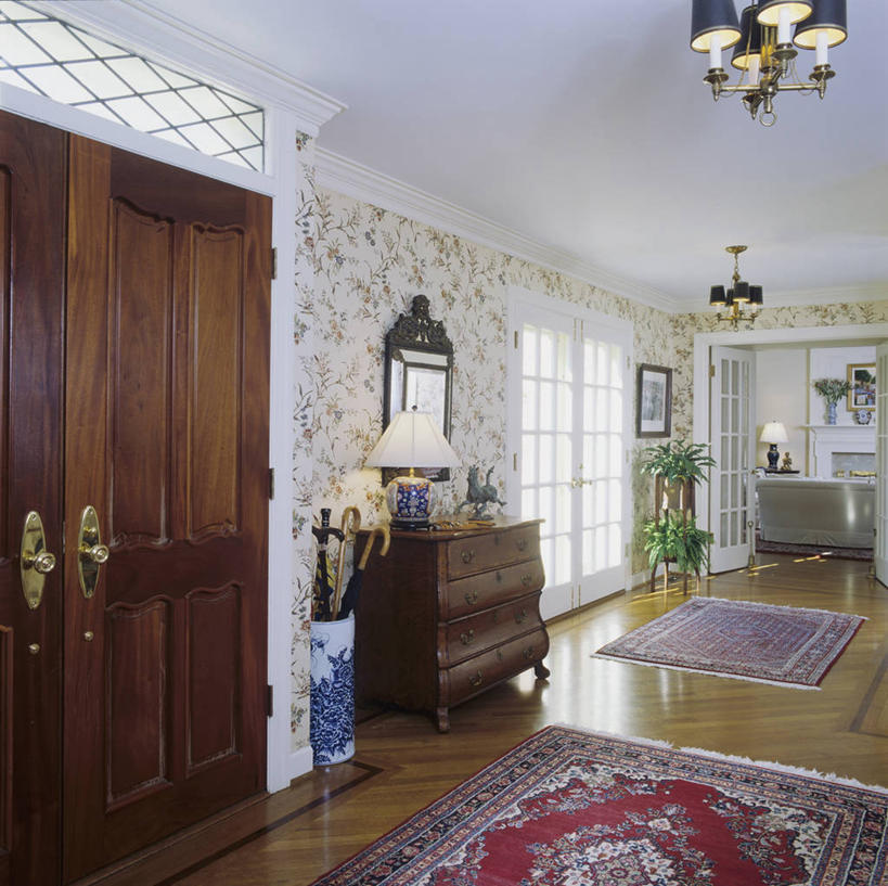 壁纸,地板,镜子,木制,正门,模具,伞架,水晶吊灯,塑造