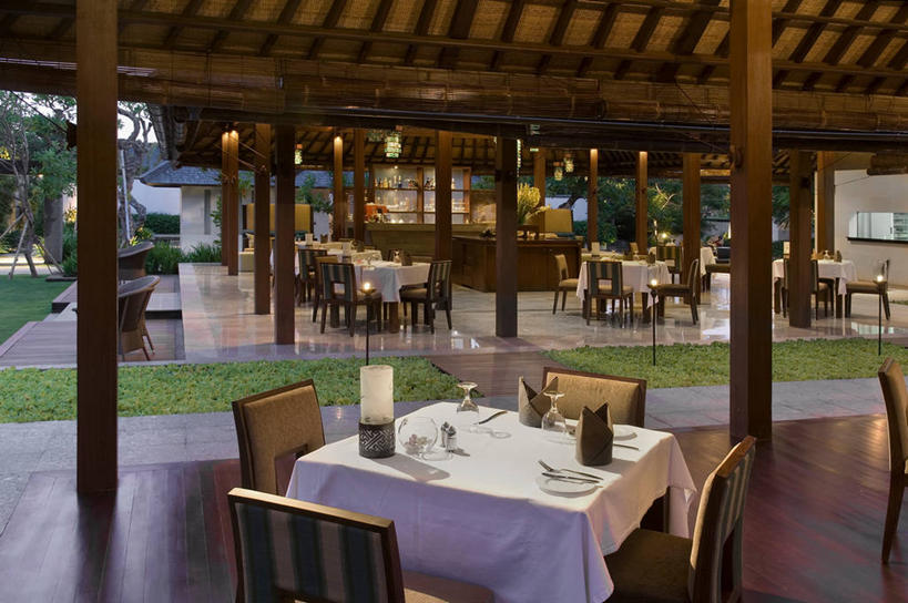 无人,家,横图,室外,餐桌,家具,桌子,建筑,印度尼西亚,亚洲,饭厅,墙,现代,黄昏,打开,建造,开启,亭台楼阁