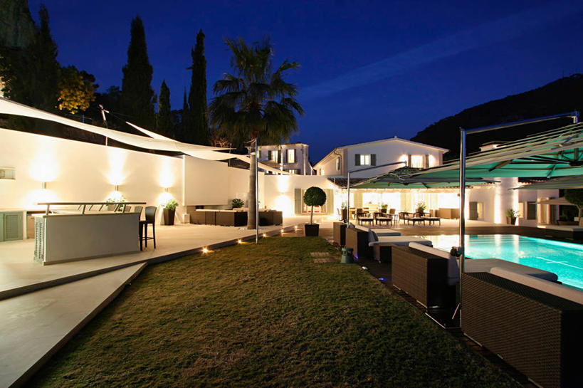 无人,游泳池,横图,室外,水,建筑,西班牙,欧洲,球袋,伞,院子,现代,黄昏,照亮,当代