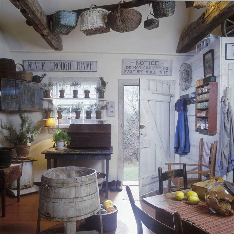 农场,厨房,窗户,门,桌子,静物,木制,标志,篮子,喷壶,星星,香料,曲奇,外套,架子,灯,黄色,蓝色,绿色,洗澡盆,古董,涂料,百里香,简单,草本,作画,广口瓶,晕影