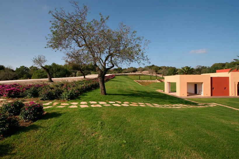 无人,家,横图,室外,白天,草坪,建筑,日光,西班牙,欧洲,房屋,地形,人行道,娱乐,会所,俱乐部,社交