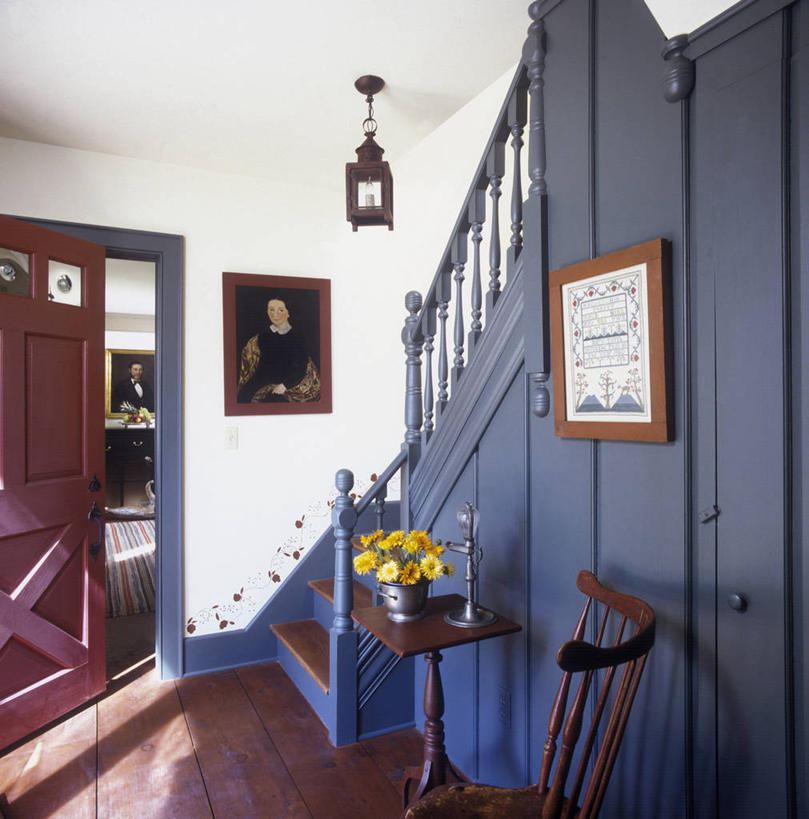 栏杆,地板,楼梯,桌子,日光,灯笼,扶手,阶梯,正门,护栏,台阶,红色,蓝色,灯具,蜡纸,白蜡