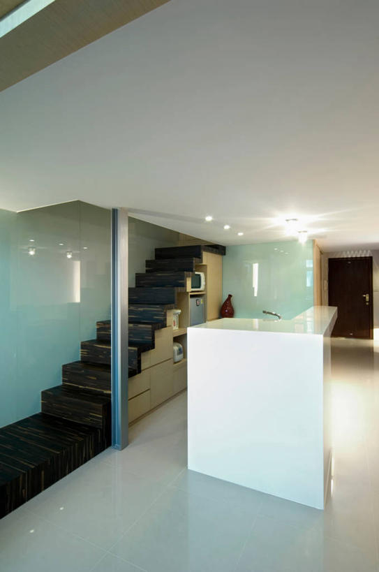 无人,家,竖图,室内,早餐,厨房,家具,楼梯,桌子,建筑,台湾,亚洲,木制,烤炉,水槽,水龙头,冰箱,干净,现代,建造,微波炉,用具,建筑材料,台北,硬木,厨房水槽