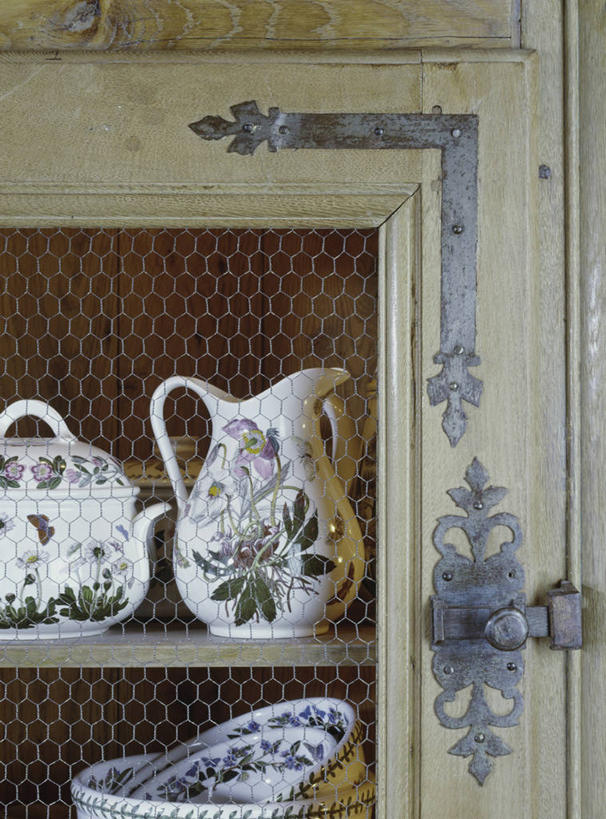 家,柜子,门,静物,金属制品,花纹,木制,房屋,铁丝网,门框,古董,部件,式样,设计,插销