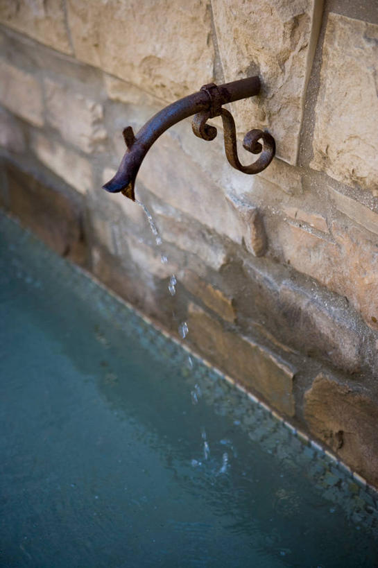 游泳,无人,游泳池,竖图,室外,特写,白天,水,建筑,喷泉,日光,美国,地形,自来水,北美,加利福尼亚,当代