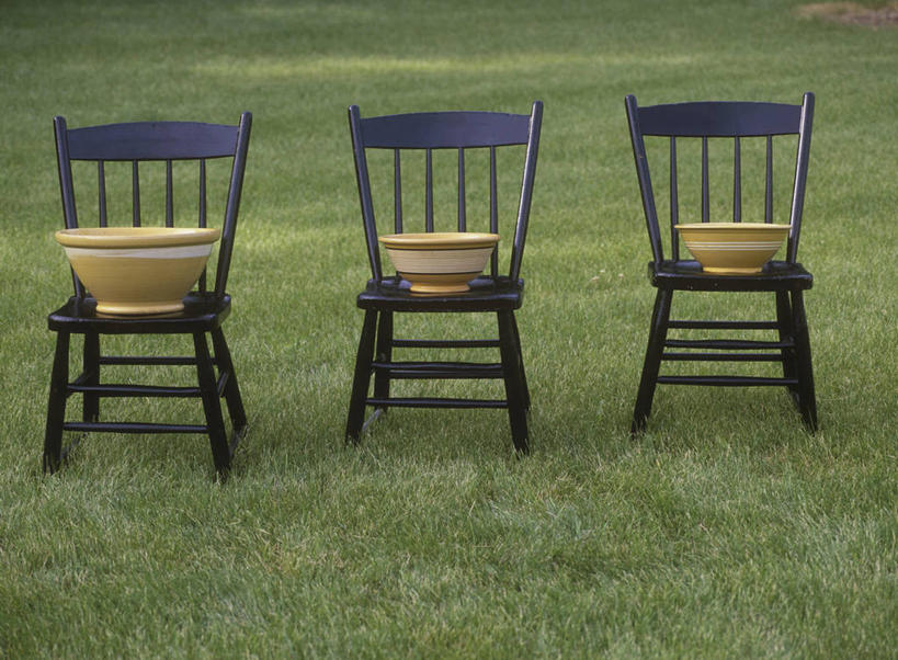 家,农场,重复,草坪,别墅,厨房,静物,椅子,木制,房屋,屋子,公寓,陶瓷制品,洋房,楼房,住宅,草,黄色,黑色,容器,碗,陶器,古董,储藏,协调,简单,储存,收集,式样,房子,贮存,粗陶