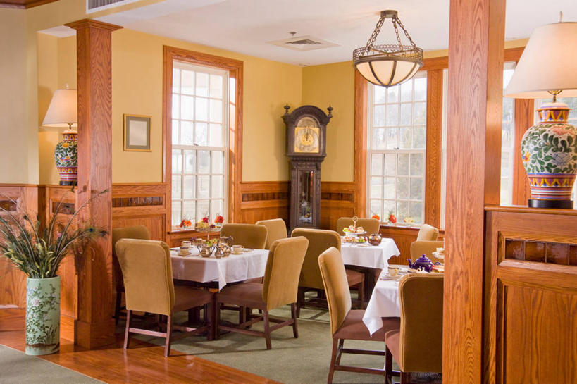 无人,家,横图,室内,白天,餐桌,家具,桌子,建筑,日光,美国,时间,时钟,饭厅,计时,钟表,表,建造,座钟,北美,建筑材料,马萨诸塞,钟