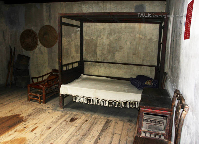 无人,横图,俯视,室内,白天,旅游,度假,美景,床,地板,卧室,椅子,井冈山,中国,亚洲,阴影,光线,影子,木椅,墙,躺椅,景观,床单,地面,娱乐,被子,江西,木地板,墙壁,墙面,斗笠,阳光,自然,享受,休闲,景色,放松,单人床,被单,自然风光,东亚,江西省,中华人民共和国,华东地区,赣,革命,吉安,吉安市,革命根据地,彩图,高角度拍摄,睡房,卧房,bjzqp1