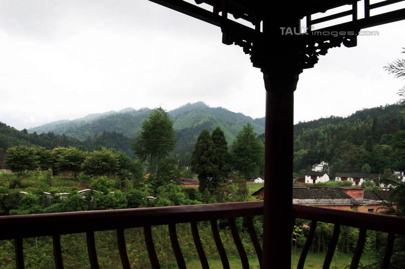 无人,家,栏杆,横图,室外,白天,仰视,旅游,度假,美景,山,树林,植物,井冈山,中国,亚洲,许多,阴影,古老,光线,影子,房屋,亭子,屋子,景观,山峰,围栏,山峦,娱乐,江西,护栏,楼房,住宅,树,树木,蓝色,绿色,蓝天,天空,阳光,自然,凉亭,天,享受,休闲,景色,放松,生长,晴朗,成长,自然风光,东亚,江西省,万里无云,中华人民共和国,华东地区,赣,革命,吉安,吉安市,革命根据地,晴空,晴空万里,彩图,低角度拍摄,房子,bjzqp1