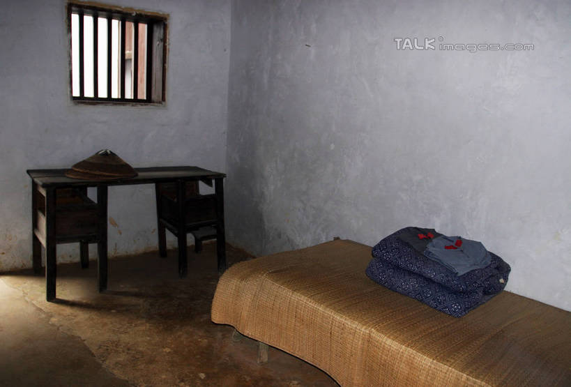 无人,横图,俯视,室内,白天,旅游,度假,美景,窗户,床,桌子,井冈山,中国,亚洲,阴影,光线,木制,席子,影子,墙,景观,床单,折叠,娱乐,被子,书桌,江西,墙壁,墙面,斗笠,两个,阳光,自然,课桌,木制品,享受,休闲,景色,放松,单人床,被单,自然风光,东亚,江西省,中华人民共和国,华东地区,赣,革命,吉安,吉安市,革命根据地,彩图,高角度拍摄,bjzqp1