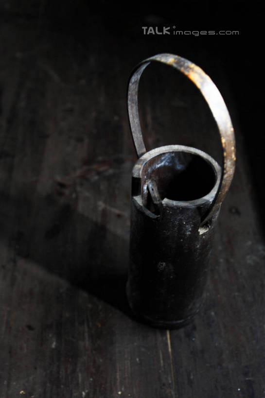 无人,竖图,俯视,室内,白天,旅游,度假,美景,餐桌,桌子,井冈山,中国,亚洲,阴影,光线,影子,景观,筷笼,娱乐,江西,一个,黑色,阳光,自然,容器,享受,休闲,景色,放松,单个,餐台,自然风光,东亚,江西省,中华人民共和国,华东地区,赣,革命,吉安,吉安市,筷筒,筷子笼,筷子筒,箸筒,革命根据地,彩图,高角度拍摄,bjzqp1