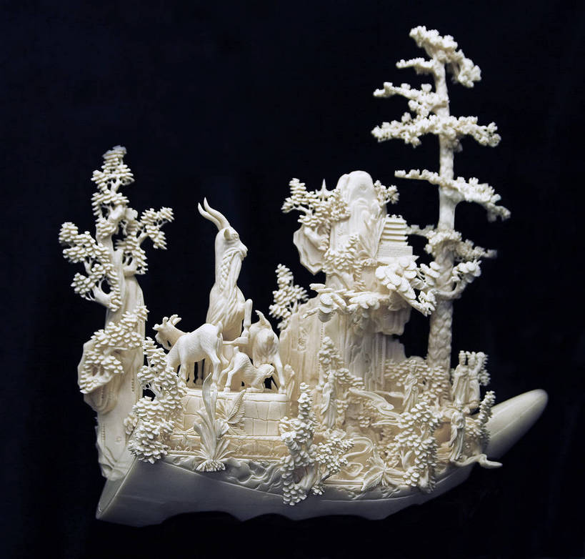 无人,横图,室内,白天,正面,石头,山,植物,松树,哺乳动物,鹿,野生动物,雕塑,许多,黑色背景,艺术,装饰,雕刻,雕像,石子,山峰,艺术品,山峦,石雕,树,树木,一个,绿色,自然,动物,工艺品,石壁,家畜,可爱,摄影,玉雕,峭壁,牲畜,活泼,影棚,生长,单个,成长,纪念,美术,主题,坚定,陈列,功能,美学,长寿,贞洁,象牙雕,象牙雕刻,牙雕,绝壁,石块,岩石,山羊,彩图,影棚拍摄,拍摄,bjzqp1