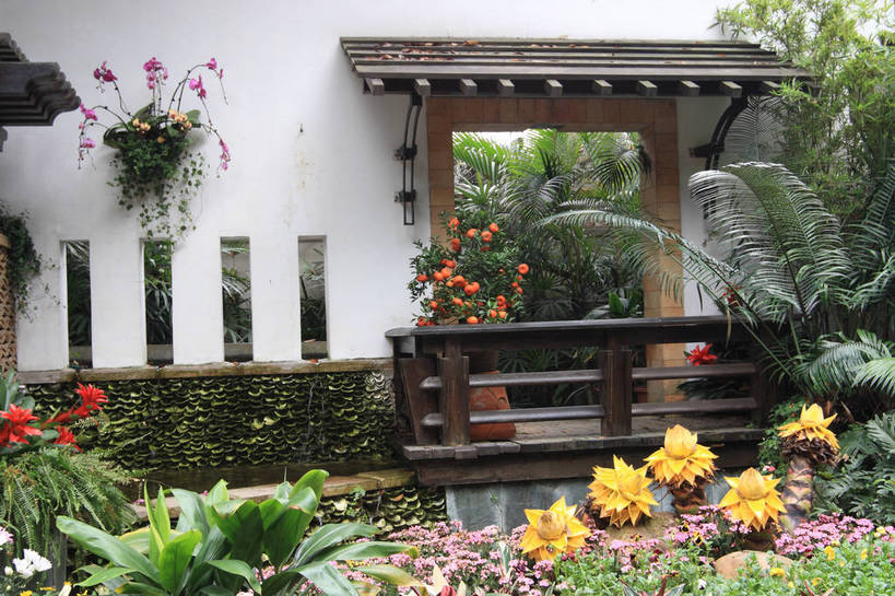 无人,公园,花园,栏杆,横图,室外,白天,正面,旅游,度假,花海,花圃,美景,植物,门,叶子,广州,中国,亚洲,许多,盛开,墙,景观,园艺,围栏,围墙,绿叶,花蕾,娱乐,护栏,墙壁,墙面,吊兰,花,花瓣,花朵,花卉,鲜花,绿色,风景,自然,门框,花丛,花田,花苞,花蕊,享受,休闲,嫩叶,景色,放松,生长,成长,园林,风光,景物,东亚,广东,森林公园,广东省,中华人民共和国,华南地区,省会,广州市,粤,红姜花,风物,光景,景致,吊兰花,流溪河国家森林公园,叶,叶片,小花园,彩图,bjzqp1