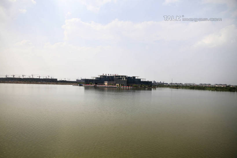 无人,横图,室外,白天,正面,度假,湖,湖泊,美景,水,植物,城市风光,城市,中国,亚洲,阴影,光线,影子,湖面,景观,水流,水面,云,云朵,云彩,娱乐,山东,树,树木,蓝色,绿色,白云,倒影,蓝天,天空,阳光,自然,湖水,天,享受,休闲,景色,放松,生长,晴朗,成长,倒映,东亚,山东省,中华人民共和国,华东地区,鲁,滨州,滨州市,反照,晴空,彩图,rzwdb1