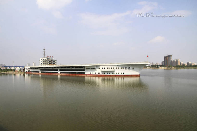 无人,横图,室外,白天,正面,度假,湖,湖泊,美景,水,植物,城市风光,城市,轮船,船,中国,亚洲,一艘,停靠,阴影,光线,影子,湖面,景观,水流,水面,云,云朵,云彩,娱乐,山东,树,树木,蓝色,绿色,白云,倒影,蓝天,天空,阳光,自然,交通工具,湖水,天,享受,休闲,景色,放松,生长,晴朗,成长,波光粼粼,倒映,停泊,载具,东亚,山东省,中华人民共和国,华东地区,鲁,滨州,滨州市,反照,晴空,彩图,rzwdb1