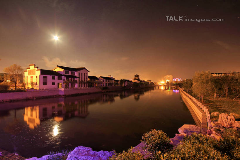 无人,公园,家,横图,彩色,室外,白天,正面,旅游,度假,河流,美景,日落,水,植物,霓虹灯,中国,亚洲,阴影,波纹,光线,影子,房屋,屋子,河水,景观,水流,晚霞,霞光,落日,灯光,七彩,涟漪,娱乐,光源,山东,楼房,霓虹,住宅,灯,树,树木,绿色,倒影,水纹,自然,黄昏,波浪,享受,休闲,景色,彩霞,放松,生长,成长,倒映,照明设备,自然风光,东亚,山东省,日照,中华人民共和国,华东地区,水晕,氖灯,鲁,日照市,夕照,反照,香河公园,夕阳,彩图,房子,斜阳,rzwdb1