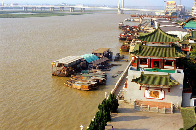 无人,家,横图,俯视,室外,白天,旅游,度假,河流,名胜古迹,水,标志建筑,大桥,地标,建筑,立交桥,桥梁,船,中国,亚洲,波纹,遗迹,房屋,屋子,河水,水流,高架,斜拉桥,桥,木船,涟漪,古迹,文物,娱乐,建设,古建筑,江西,楼房,住宅,倒影,水纹,交通工具,波浪,享受,休闲,旅游胜地,放松,倒映,舟,载具,古文明,东亚,江西省,南昌,中华人民共和国,华东地区,省会,水晕,赣,南昌市,反照,彩图,高角度拍摄,房子,shcm1