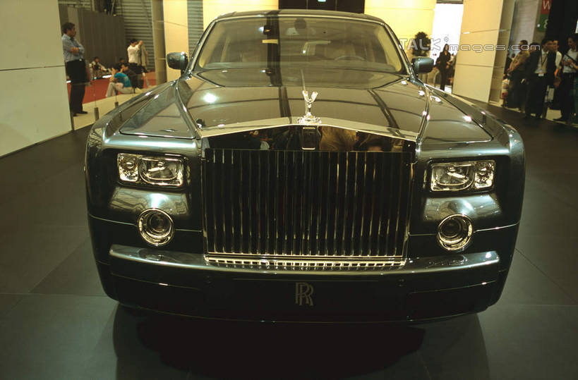 无人,横图,室内,白天,正面,汽车,照明,一辆,阴影,光线,影子,墙,灯光,墙壁,墙面,车,灯,黑色,灯具,交通工具,轿车,展示,展览,车展,照亮,照明设备,载具,劳斯莱斯,前照灯,前大灯,车前灯,彩图,汽车展览,shcm1