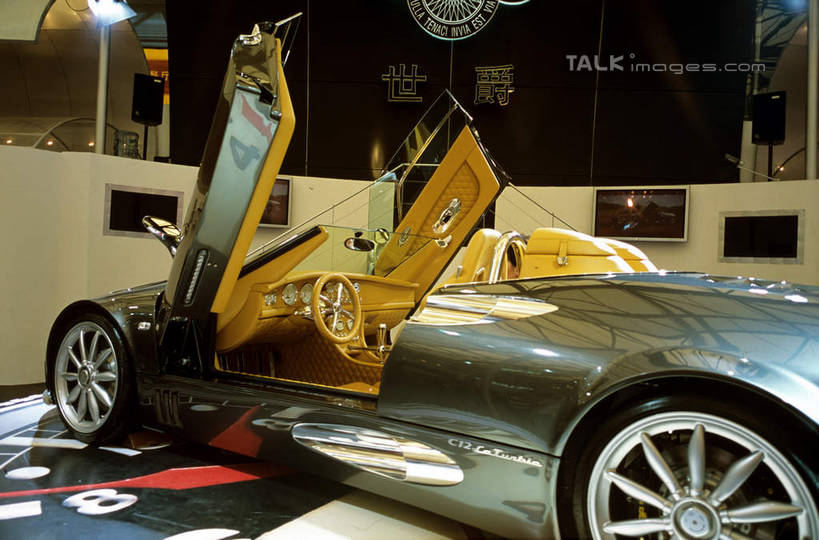 无人,横图,室内,白天,正面,汽车,一辆,阴影,光线,影子,墙,灯光,跑车,墙壁,墙面,车,黑色,轮胎,交通工具,展示,橡胶,展览,车展,载具,敞篷跑车,橡胶制品,车胎,世爵,世爵汽车,彩图,外胎,汽车展览,shcm1