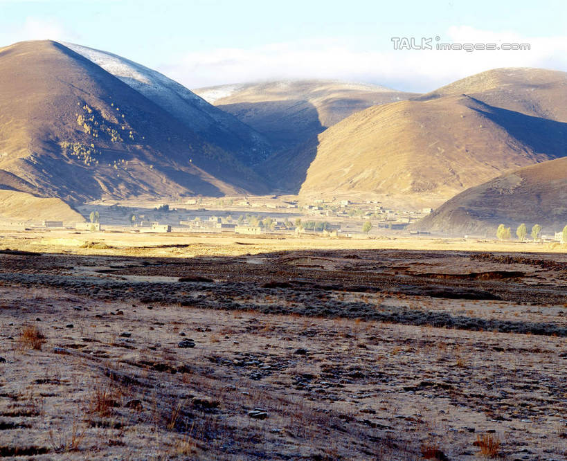无人,横图,室外,白天,正面,旅游,度假,石头,美景,山,山脉,植物,中国,亚洲,阴影,枯萎,光线,石子,影子,景观,山峰,枯草,山峦,娱乐,草,黄色,蓝色,蓝天,天空,阳光,自然,群山,天,享受,休闲,景色,放松,四川省,晴朗,自然风光,东亚,四川,稻城,甘孜藏族自治州,万里无云,中华人民共和国,西南地区,川,甘孜,甘孜州,石块,岩石,晴空,晴空万里,彩图,稻城县,shcm1