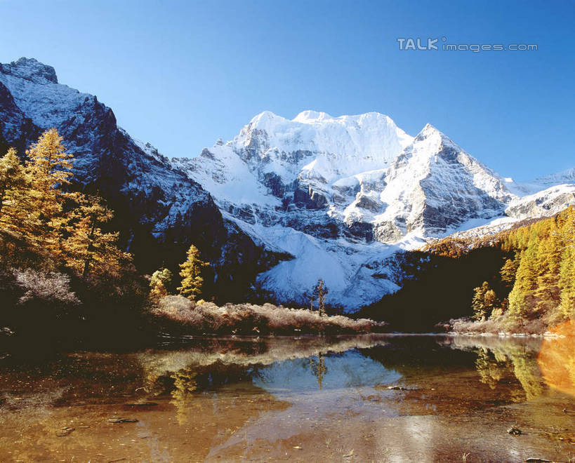 无人,横图,室外,白天,正面,旅游,度假,河流,美景,森林,山,树林,水,雪,雪山,植物,大雪,中国,亚洲,阴影,波纹,光线,影子,冰,河水,积雪,景观,山峰,水流,雪景,冬季,冬天,涟漪,山峦,娱乐,树,树木,蓝色,绿色,倒影,蓝天,水纹,天空,阳光,自然,波浪,天,享受,休闲,景色,放松,寒冷,四川省,生长,晴朗,成长,冰冷,倒映,自然风光,东亚,四川,稻城,亚丁,甘孜藏族自治州,珍珠海,万里无云,中华人民共和国,水晕,西南地区,严寒,川,甘孜,甘孜州,冰凉,酷寒,凛冽,凛凛,极冷,反照,晴空,晴空万里,彩图,稻城县,稻城亚丁,亚丁风景区,shcm1