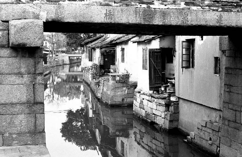 无人,家,横图,黑白,室外,白天,正面,旅游,度假,河流,美景,水,窗户,中国,亚洲,波纹,房屋,墙,屋子,河水,景观,水流,涟漪,娱乐,江苏,楼房,玻璃窗,墙壁,墙面,住宅,倒影,水纹,自然,波浪,享受,休闲,景色,放松,倒映,自然风光,东亚,江苏省,锦溪,昆山,昆山市,中华人民共和国,华东地区,苏,水晕,反照,鹿城,房子,锦溪镇,shcm1