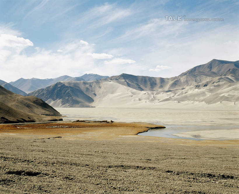 无人,横图,室外,白天,正面,旅游,度假,湖,湖泊,石头,美景,山,山脉,水,中国,亚洲,阴影,光线,石子,影子,湖面,景观,山峰,水流,水面,云,云朵,山峦,云彩,娱乐,蓝色,白云,蓝天,天空,阳光,自然,湖水,群山,天,享受,休闲,景色,放松,晴朗,自然风光,东亚,新疆,白沙湖,阿勒泰地区,伊犁,中华人民共和国,新疆维吾尔自治区,西北地区,伊犁哈萨克自治州,石块,岩石,晴空,彩图,哈巴河,哈巴河县,新,shcm1