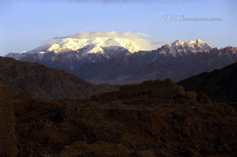无人,横图,室外,白天,正面,旅游,度假,石头,美景,山,雪,雪山,大雪,中国,亚洲,阴影,光线,石子,影子,冰,积雪,景观,山峰,雪景,冬季,冬天,山峦,娱乐,蓝色,蓝天,天空,阳光,自然,天,享受,休闲,景色,放松,寒冷,晴朗,冰冷,自然风光,东亚,新疆,帕米尔高原,万里无云,中华人民共和国,严寒,冰凉,酷寒,凛冽,凛凛,极冷,新疆维吾尔自治区,西北地区,石块,岩石,晴空,晴空万里,彩图,塔什库尔干塔吉克自治县,喀什地区,塔什库尔,新,shcm1