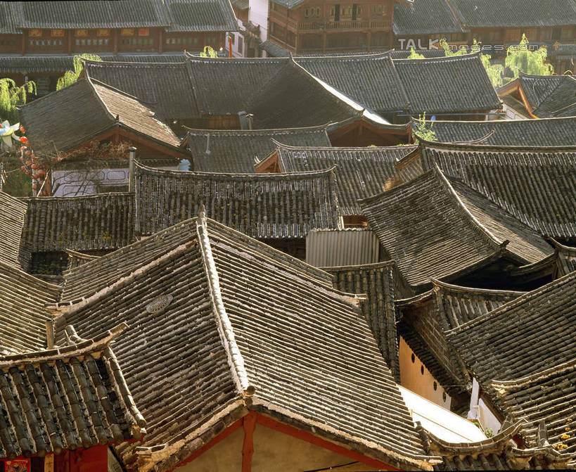 无人,家,横图,俯视,室外,白天,旅游,度假,名胜古迹,植物,标志建筑,地标,建筑,丽江,中国,亚洲,阴影,遗迹,光线,瓦片,影子,房屋,屋顶,屋子,顶棚,瓦,古迹,文物,娱乐,建设,古建筑,楼房,云南,住宅,树,树木,绿色,阳光,自然,享受,休闲,旅游胜地,放松,建造,生长,成长,古文明,东亚,屋瓦,云南省,丽江古城,中华人民共和国,西南地区,滇,丽江市,彩图,高角度拍摄,房子,大研古城,丽江古镇,shcm1