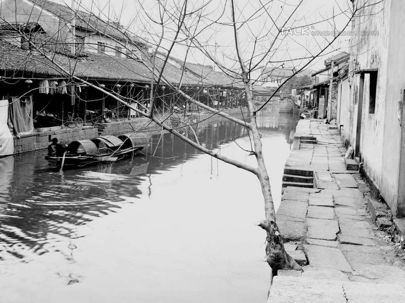 无人,家,横图,黑白,室外,白天,正面,旅游,度假,河流,名胜古迹,水,植物,标志建筑,地标,建筑,船,中国,亚洲,波纹,遗迹,房屋,屋子,河水,水流,涟漪,古迹,文物,娱乐,建设,古建筑,浙江,楼房,住宅,树,树木,浙江省,倒影,水纹,天空,自然,交通工具,波浪,天,享受,休闲,旅游胜地,放松,生长,成长,倒映,舟,载具,古文明,东亚,绍兴,乌篷船,中华人民共和国,华东地区,水晕,浙,绍兴市,反照,房子,shcm1