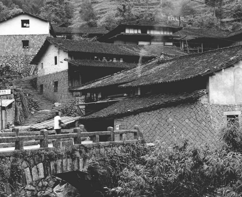 无人,家,横图,黑白,室外,白天,正面,旅游,度假,石头,美景,植物,建筑,中国,亚洲,石子,瓦片,房屋,屋顶,屋子,景观,桥,顶棚,瓦,娱乐,石桥,浙江,楼房,拱桥,住宅,栈桥,树,树木,浙江省,自然,享受,休闲,景色,放松,建造,拱形,生长,成长,人行桥,石拱桥,自然风光,东亚,屋瓦,永嘉,黄南乡,林坑村,中华人民共和国,华东地区,浙,温州,温州市,石块,房子,永嘉县,shcm1