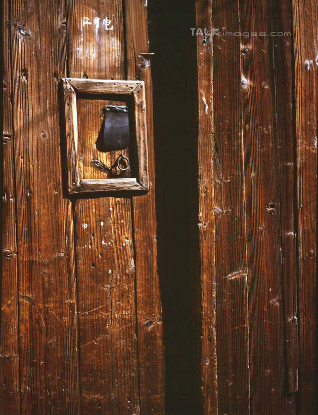 无人,家,竖图,室外,白天,正面,旅游,度假,名胜古迹,门,标志建筑,地标,建筑,中国,亚洲,遗迹,房屋,屋子,古迹,文物,娱乐,建设,古建筑,浙江,楼房,住宅,浙江省,门框,享受,休闲,旅游胜地,放松,古文明,东亚,乌镇,桐乡,中华人民共和国,华东地区,浙,嘉兴,嘉兴市,桐乡市,彩图,房子,青墩,乌墩,乌戍,shcm1