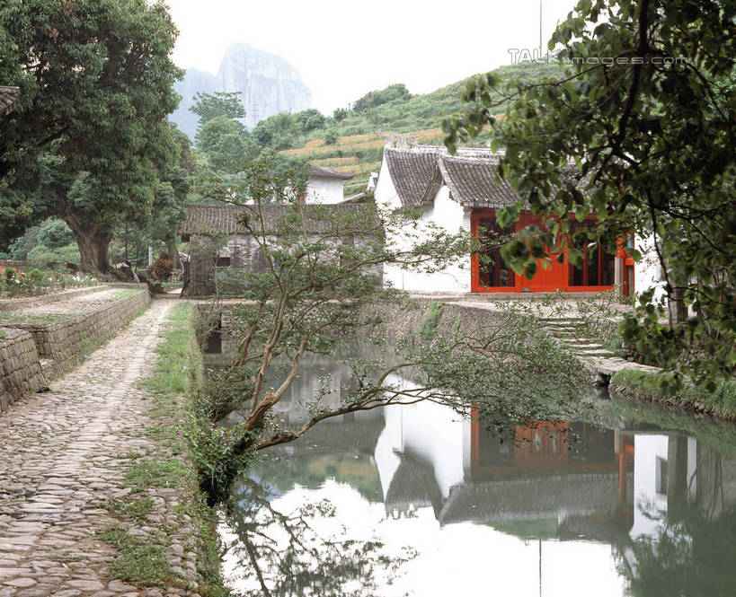 无人,家,横图,室外,白天,正面,旅游,度假,河流,名胜古迹,树林,水,植物,标志建筑,地标,建筑,中国,亚洲,波纹,遗迹,房屋,屋子,河水,水流,涟漪,古迹,文物,娱乐,建设,古建筑,浙江,楼房,住宅,树,树木,浙江省,绿色,倒影,水纹,天空,自然,波浪,天,享受,休闲,旅游胜地,放松,生长,成长,倒映,古文明,东亚,永嘉,岩头镇,丽水街,中华人民共和国,华东地区,水晕,浙,温州,温州市,反照,彩图,房子,永嘉县,shcm1
