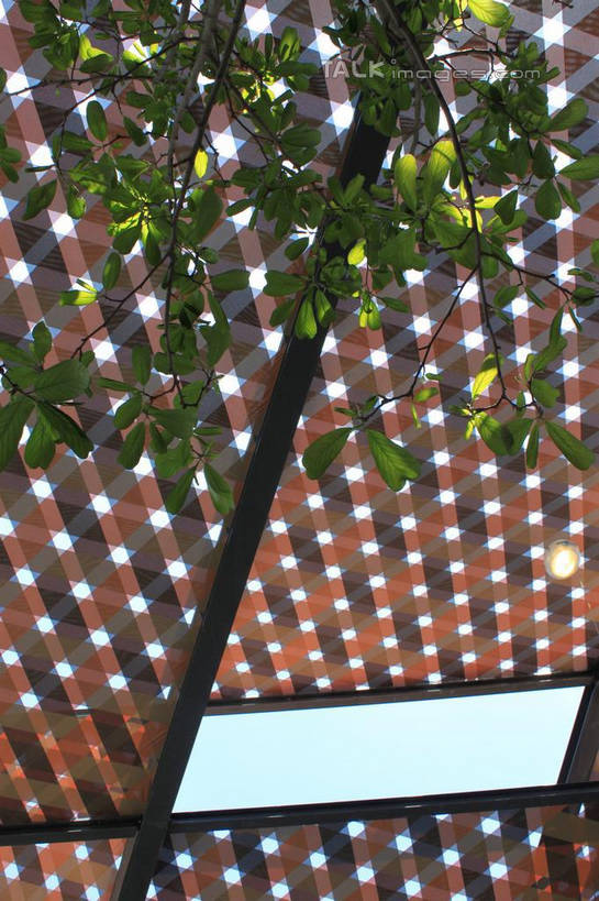 无人,竖图,室外,白天,正面,度假,美景,植物,城市风光,标志建筑,城市,地标,建筑,上海,中国,亚洲,朦胧,模糊,墙,景观,娱乐,建设,墙壁,墙面,树,树木,绿色,自然,享受,休闲,上海世博馆,世博馆,上海世博会,世博,世博会,景色,放松,生长,成长,申,东亚,世博园,上海市,中华人民共和国,沪,华东地区,彩图,shcy1