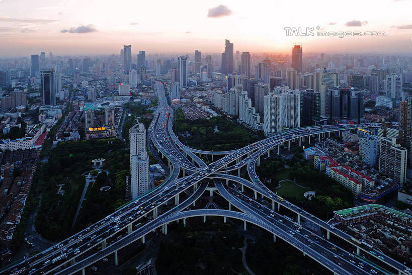 无人,家,高楼大厦,横图,全景,俯视,航拍,室外,白天,度假,美景,日落,天际线,植物,城市风光,标志建筑,城市,大厦,道路,地标,建筑,路,摩天大楼,公路,上海,中国,亚洲,房屋,屋子,景观,晚霞,霞光,落日,高架,公寓,交通,娱乐,建设,洋房,楼房,住宅,树,树木,绿色,天空,自然,黄昏,天,享受,休闲,景色,彩霞,放松,生长,成长,申,鸟瞰,高架桥,黄浦区,卢湾区,延中绿地,东亚,静安区,延安中路,上海市,高架道路,跨线桥,中华人民共和国,沪,华东地区,夕照,薄暮,夕阳,彩图,高角度拍摄,傍晚,房子,大楼,高层建筑,高楼,摩天楼,斜阳,shgcy1