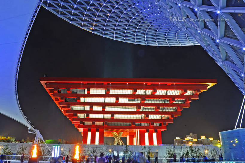 无人,横图,彩色,室外,夜晚,仰视,度假,美景,植物,城市风光,标志建筑,城市,地标,建筑,霓虹灯,夜景,上海,中国,亚洲,阴影,光线,影子,景观,灯光,七彩,娱乐,光源,建设,霓虹,灯,树,树木,绿色,自然,享受,休闲,上海世博馆,世博馆,世博轴,中国国家馆,上海世博会,世博,世博会,景色,放松,生长,成长,申,照明设备,中国馆,东亚,世博园,阳光谷,上海市,中华人民共和国,沪,华东地区,氖灯,彩图,低角度拍摄,shgcy1