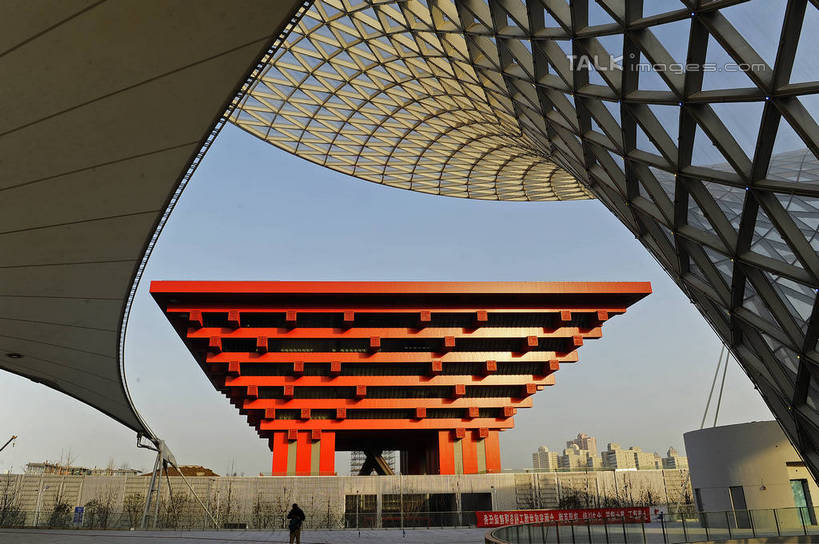 无人,横图,室外,白天,仰视,度假,美景,城市风光,标志建筑,城市,地标,建筑,上海,中国,亚洲,阴影,光线,影子,景观,娱乐,建设,蓝色,蓝天,天空,阳光,天,享受,休闲,上海世博馆,世博馆,世博轴,中国国家馆,上海世博会,世博,世博会,景色,放松,晴朗,申,中国馆,东亚,世博园,阳光谷,上海市,万里无云,中华人民共和国,沪,华东地区,晴空,晴空万里,彩图,低角度拍摄,shgcy1