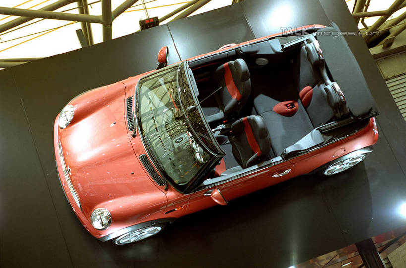 无人,横图,俯视,室内,白天,窗户,汽车,照明,上海,中国,亚洲,一辆,跑车,玻璃窗,车,灯,红色,车窗,灯具,交通工具,展示,展览,车展,照亮,申,照明设备,载具,敞篷跑车,东亚,上海市,前照灯,前大灯,车前灯,中华人民共和国,沪,华东地区,彩图,高角度拍摄,汽车展览,shgzq1