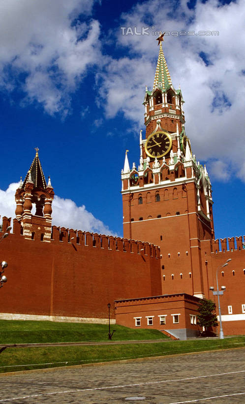 无人,竖图,室外,白天,仰视,旅游,度假,标志建筑,道路,地标,建筑,路,欧洲,俄罗斯,亚洲,阴影,时间,光线,时钟,影子,云,云朵,小路,交通,首都,计时,云彩,娱乐,建设,蓝色,白云,蓝天,天空,阳光,钟表,天,享受,休闲,表,旅游胜地,放松,晴朗,红场,莫斯科,塔钟,俄联邦,俄罗斯联邦,莫斯科州,五海之港,莫斯科红场,钟,晴空,彩图,低角度拍摄,shgzq1